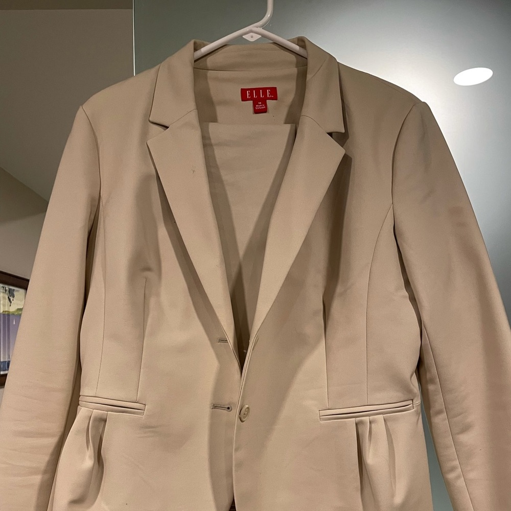 Elle suit coat and pant set